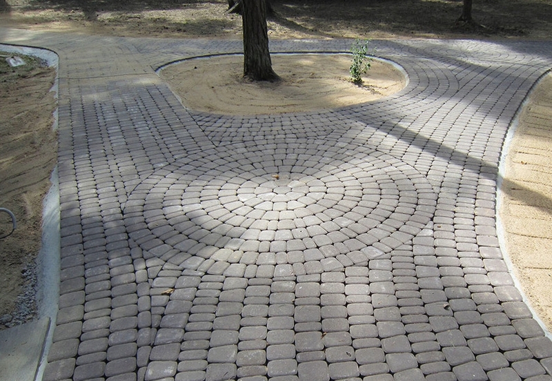 круговая укладка тротуарной плитки